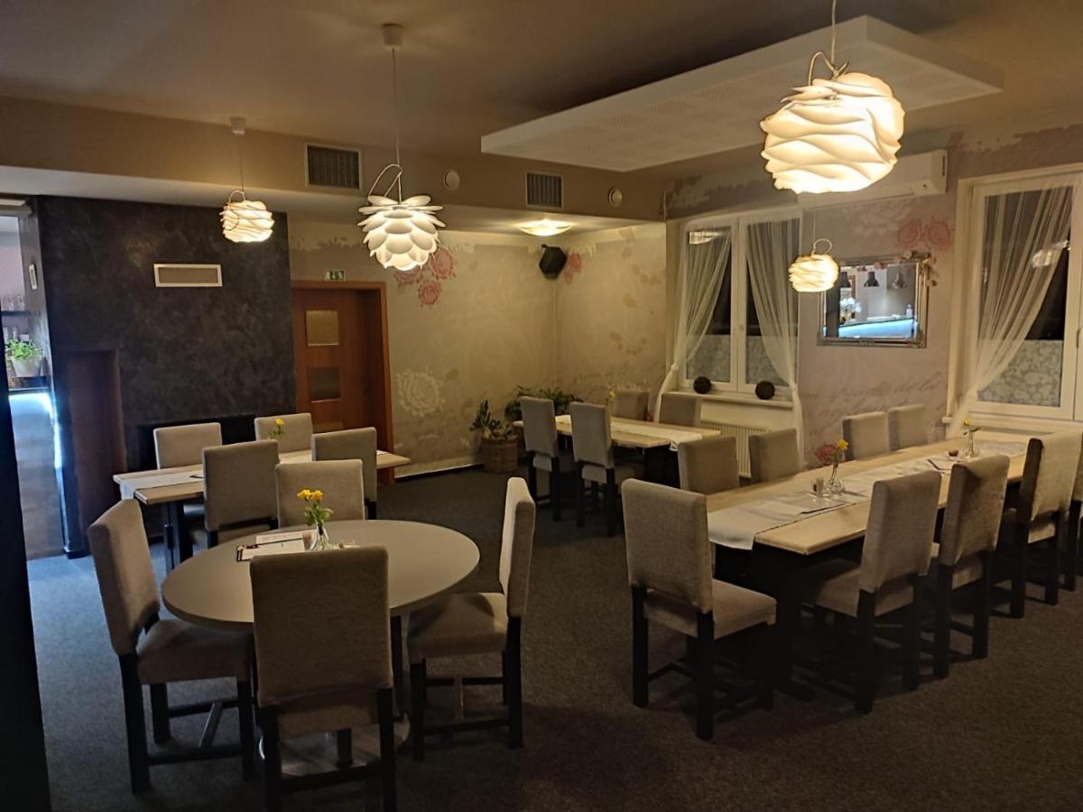 Restaurace A Penzion U Lesa Havirov Exterior photo